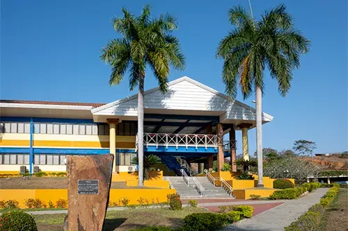 Prédio do campus da UNIG em Itaperuna